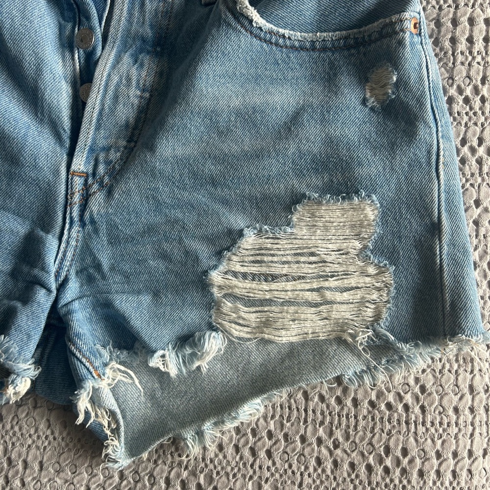 Levi’s Size W27 Blue Denim High Waisted Shorts - Picture 3 of 5
